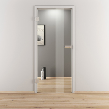 Ambientebild in Wohnraumsituation illustriert die Novadoors Glasdrehtür NOVA 594 in der Ausführung ESG BASIC GREEN klar