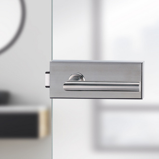 Die Abbildung zeigt den Diamond Doors Schlosskasten Style mit dem Griffpaar L-Form in Edelstahloptik