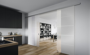 Die Abbildung zeigt ein zweiflügliges Diamond Doors Schiebetürsystem mit matten Glastüren 
