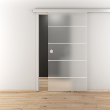 Ambientebild in Wohnraumsituation illustriert die Novadoors Glasschiebetür NOVA 582 in der Ausführung ESG BASIC GREEN matt
