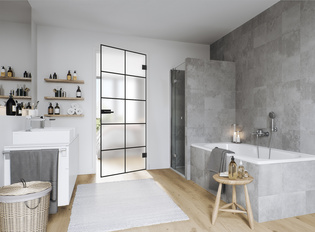Glasdrehtür BLACK LOFT im Wohnambiente mit dem Glasschlosskasten STYLE BLACK und 3-teiligen Bändern