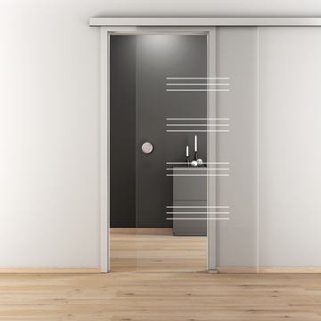 Ambientebild in Wohnraumsituation illustriert die Diamond Doors Glasschiebetür DD 590 in der Ausführung ESG BASIC GREEN klar